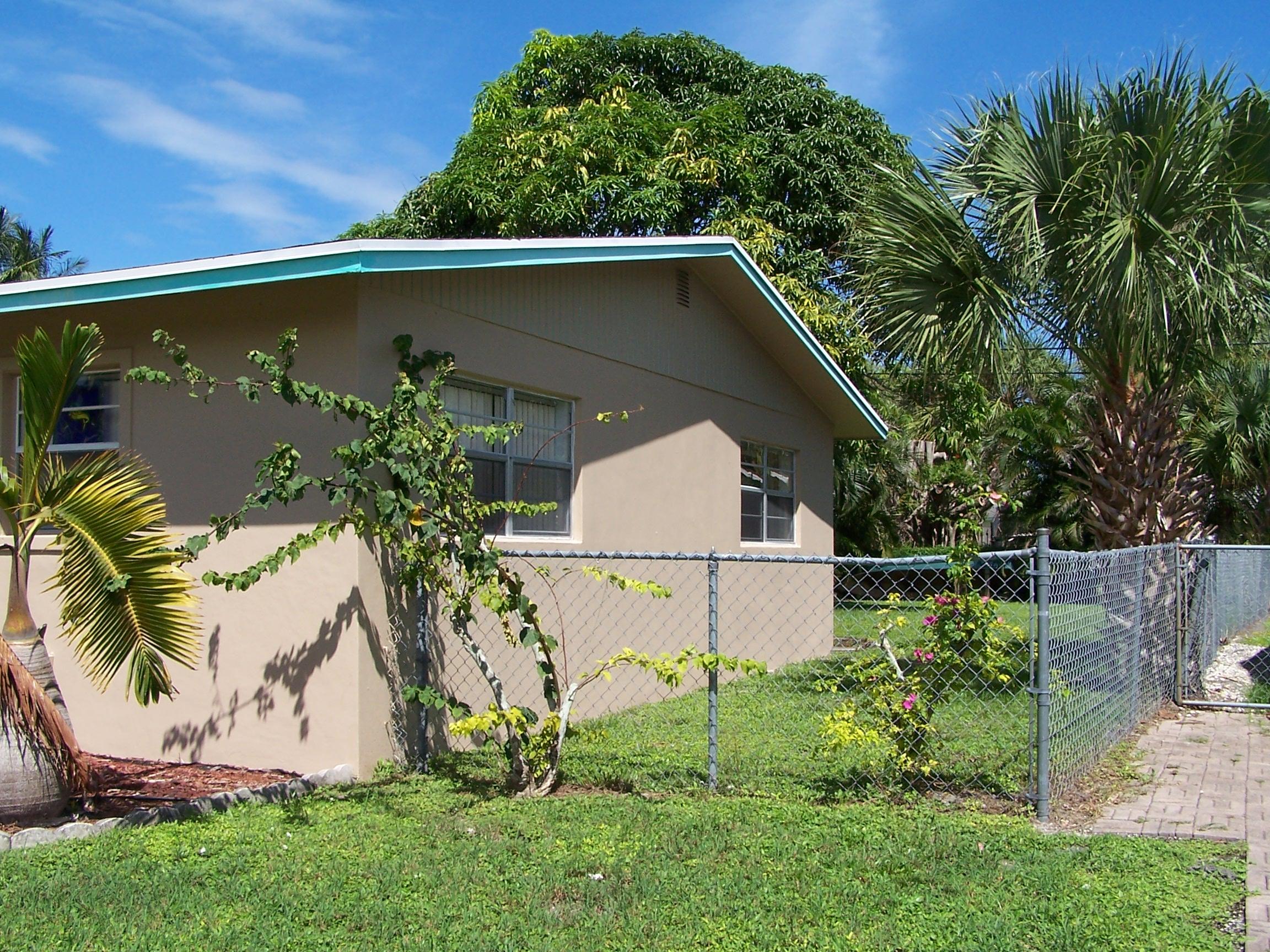 707 Southeast Alamanda Way Stuart, FL 34996 - Photo 4 of 31 100_3414