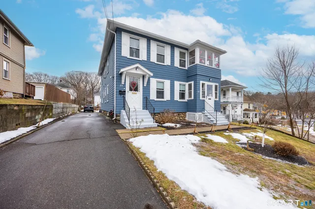 a view of residential houses with street