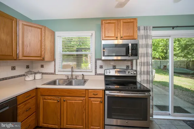 $374,900 | 26 Teton Drive, Fredericksburg, VA 22408