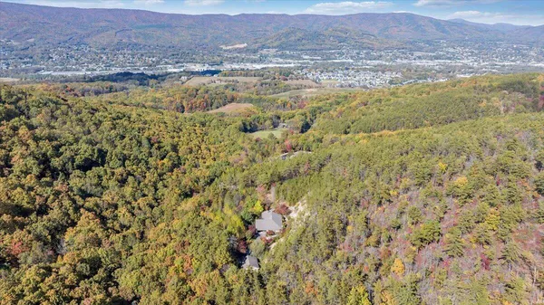 $464,900 | 3085 Creekside Drive, Salem, VA 24153