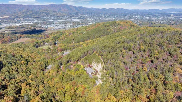 $464,900 | 3085 Creekside Drive, Salem, VA 24153