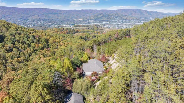 $464,900 | 3085 Creekside Drive, Salem, VA 24153