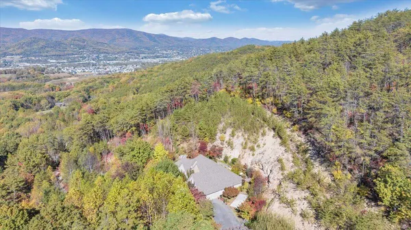 $464,900 | 3085 Creekside Drive, Salem, VA 24153