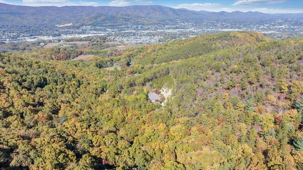 $464,900 | 3085 Creekside Drive, Salem, VA 24153