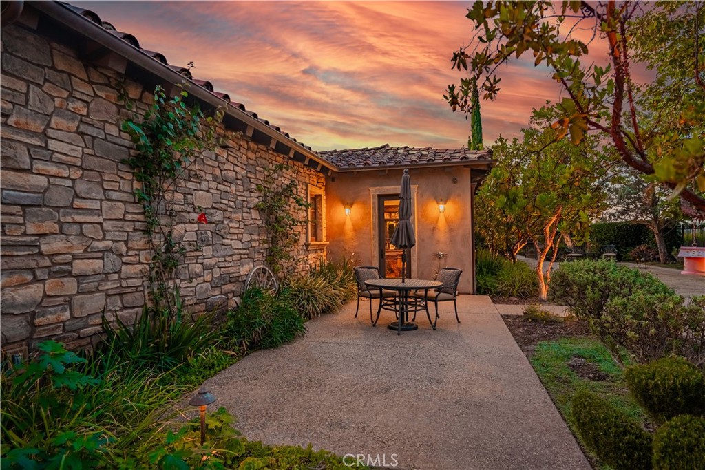 34965 Via Del Ponte Temecula Ca Temecula, CA 92592 - Photo 38 of 75 a view of a patio with table and chairs and potted plants