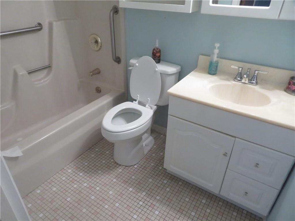 101 Piper Lane, Unit 101 Butler, PA 16001 - Photo 11 of 17 Bath # 2