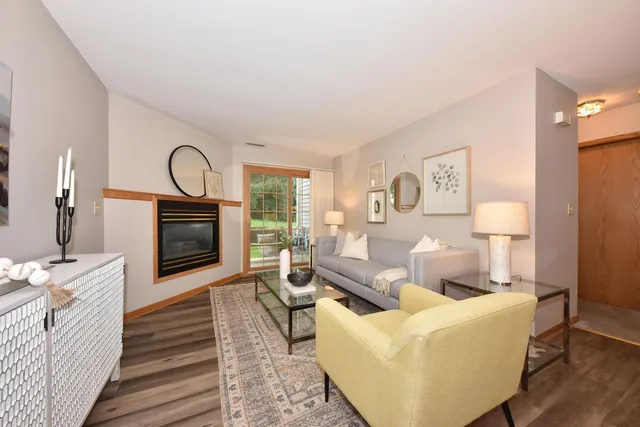 $289,000 | 18575 Brookfield Lake Drive, Unit 61, Brookfield, WI 53045