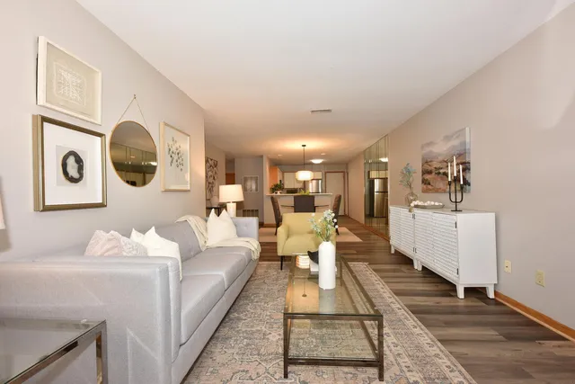 $289,000 | 18575 Brookfield Lake Drive, Unit 61, Brookfield, WI 53045