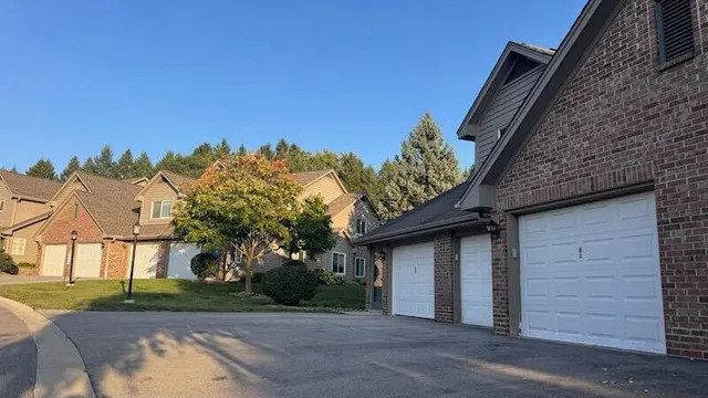 $289,000 | 18575 Brookfield Lake Drive, Unit 61, Brookfield, WI 53045