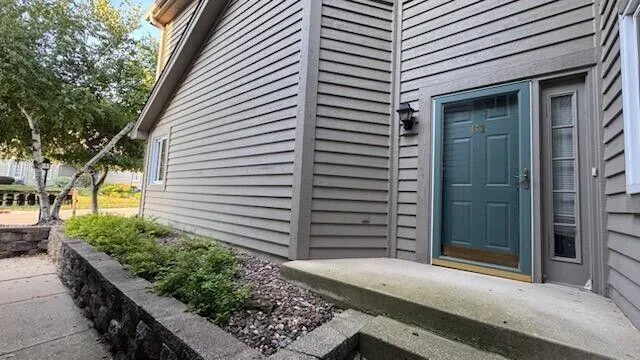 $289,000 | 18575 Brookfield Lake Drive, Unit 61, Brookfield, WI 53045