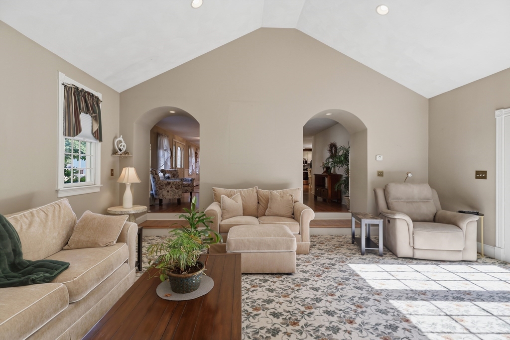 39 Westcott Road Hopedale, MA 01747 - Photo 14 of 30 Gallery Image 14
