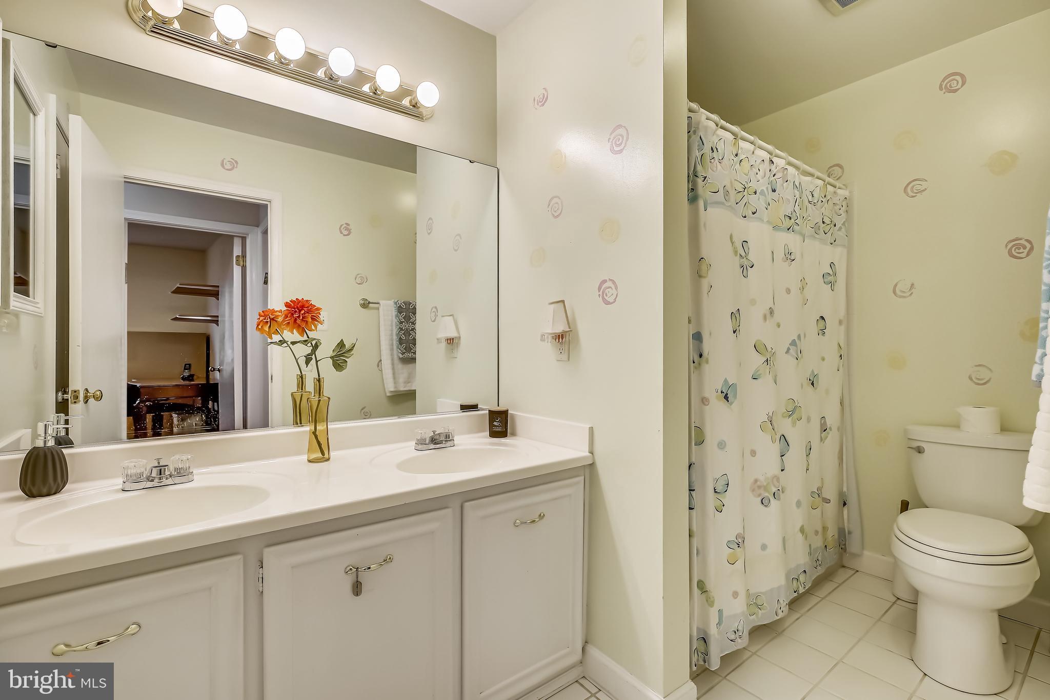11715 Saddlerock Road Silver Spring, MD 20902 - Photo 15 of 30 Hall Bath