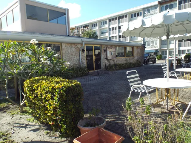 $195,000 | 410 Southeast 2nd Street, Unit 102, Hallandale Beach, FL 33009