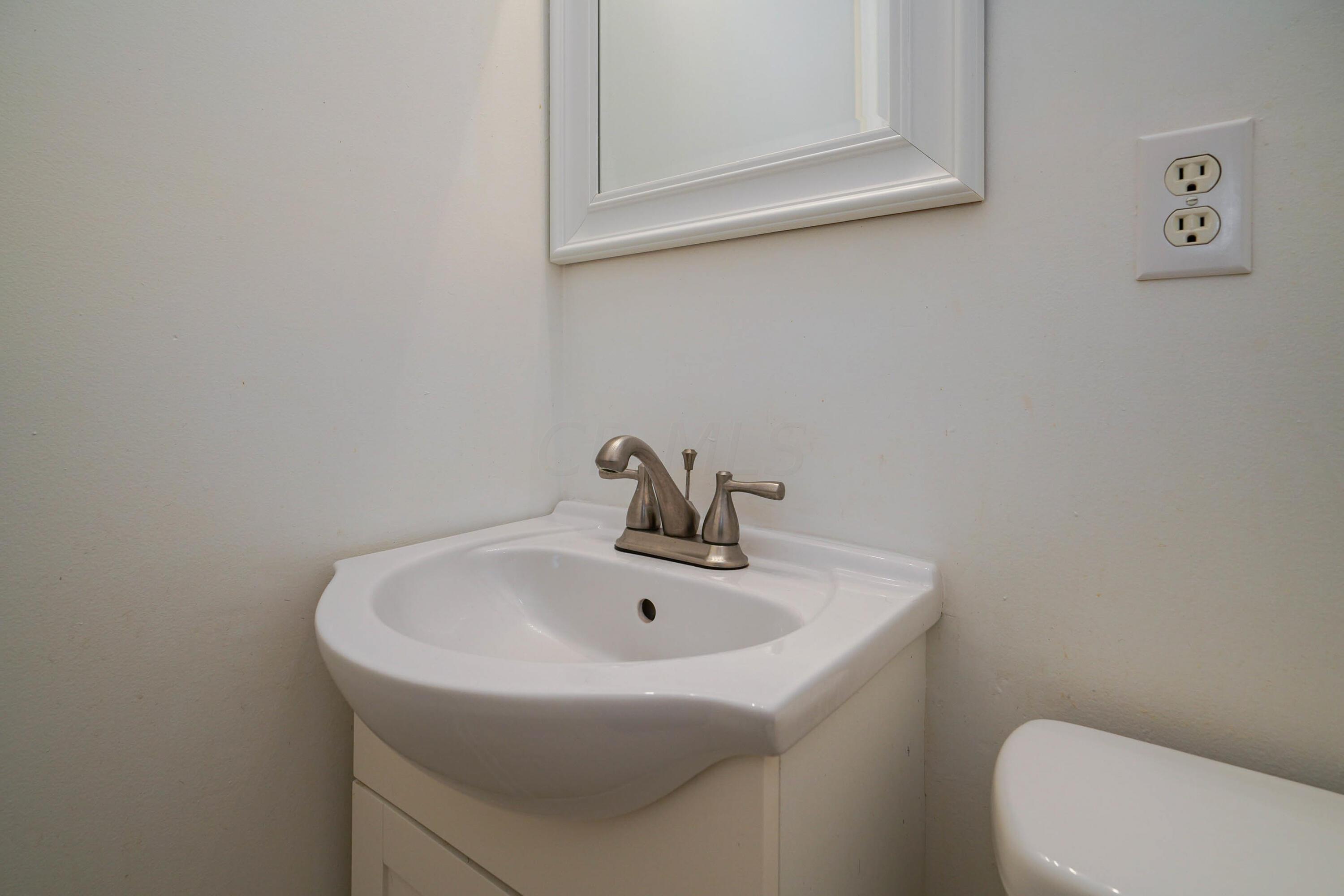 2557 Bristol Road Columbus, OH 43221 - Photo 11 of 23 Half Bath
