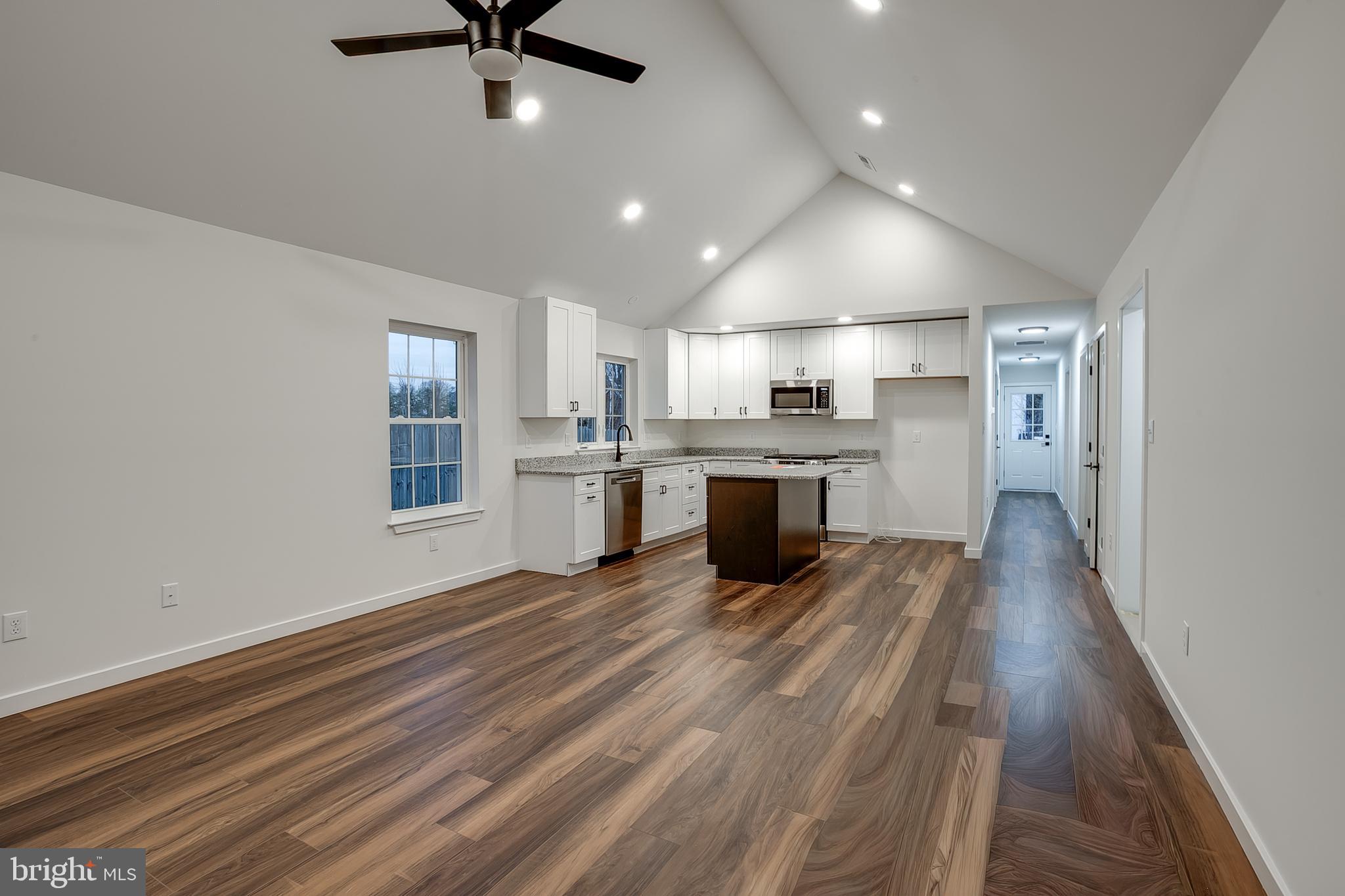 48 Pine Street Beverly, NJ 08010 - Photo 5 of 22 Living Room/Kitchen
