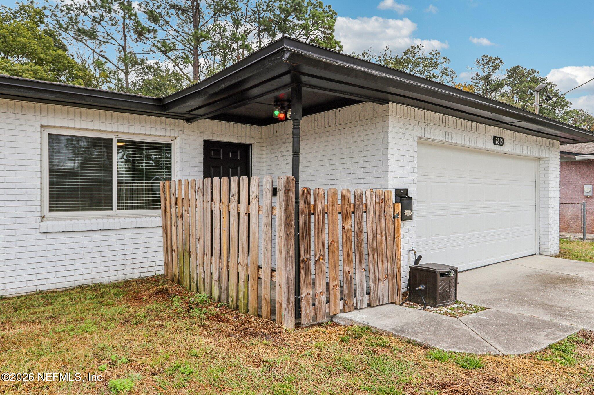 7815 Old Kings Road South Jacksonville, FL 32217 - Photo 4 of 28 FENCED IN FRONT PORCH FOR PRIVACY