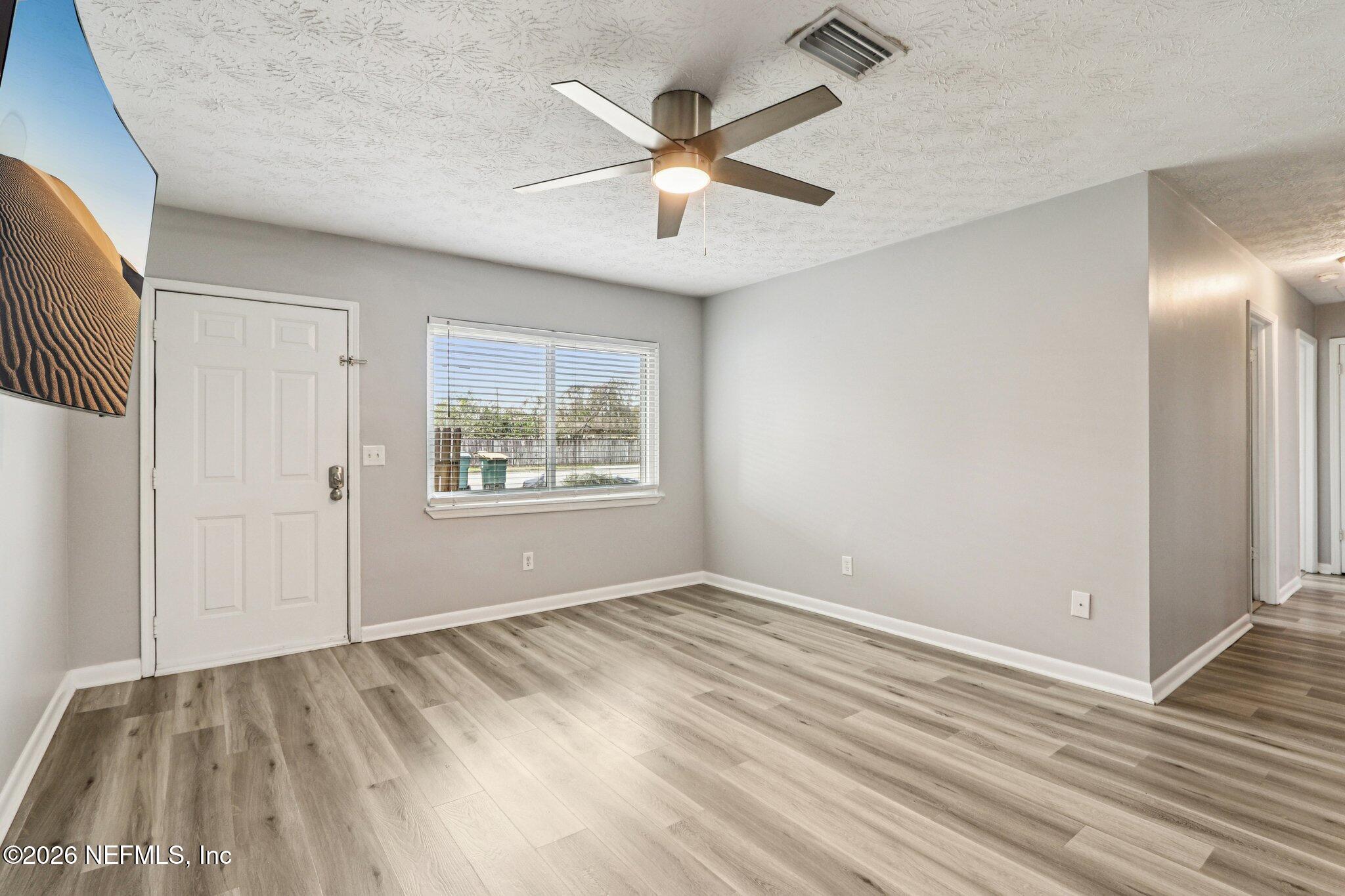 7815 Old Kings Road South Jacksonville, FL 32217 - Photo 5 of 28 FRONT OF HOUSE: LIVING ROOM