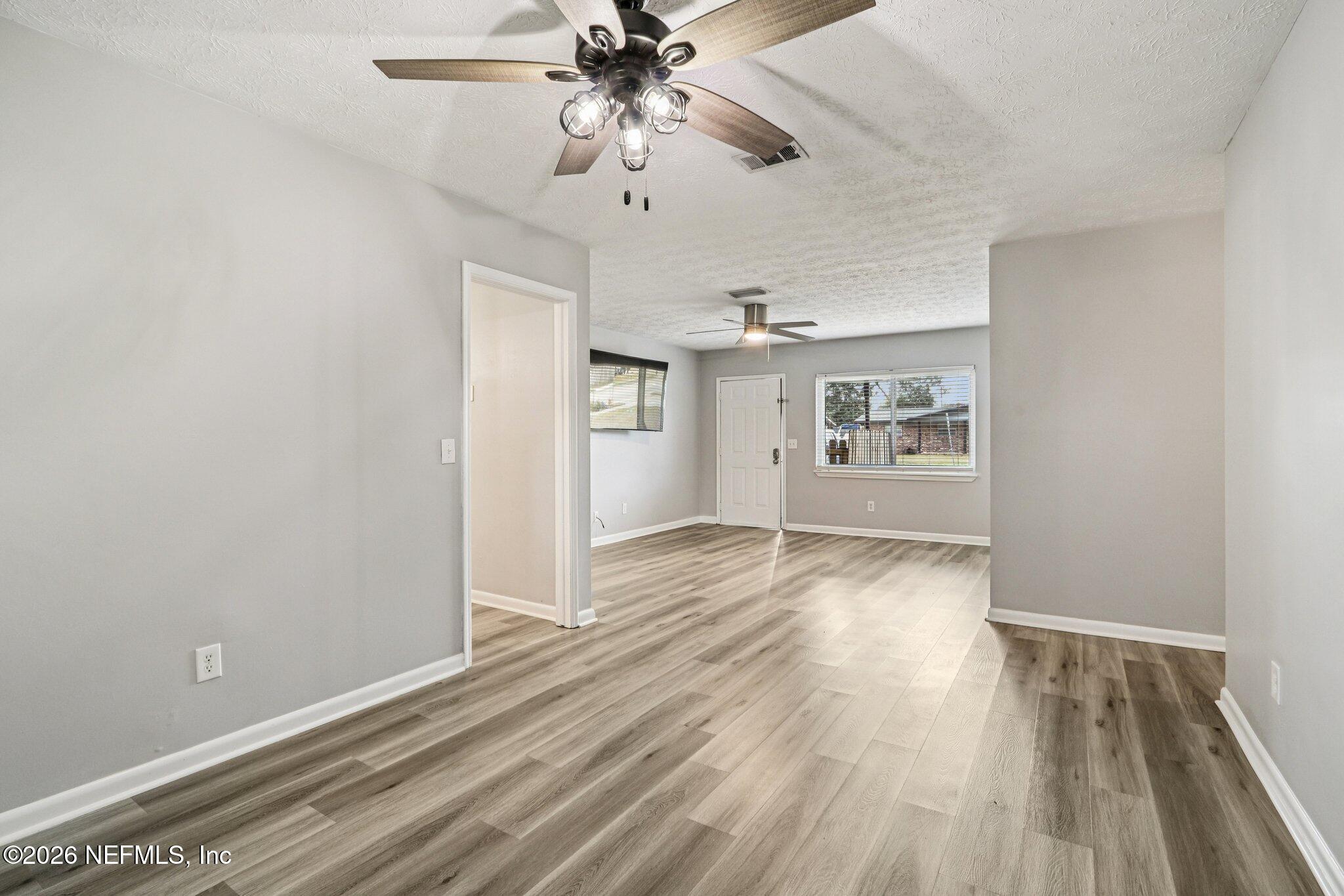 7815 Old Kings Road South Jacksonville, FL 32217 - Photo 7 of 28 LIVING/FAMILY ROOM 2