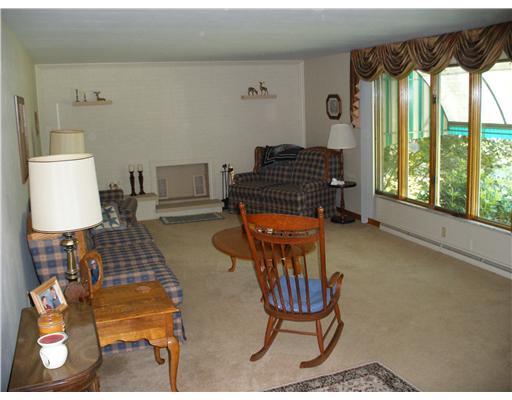 51 Fulton Road Canonsburg, PA 15317 - Photo 4 of 18 Living Room.