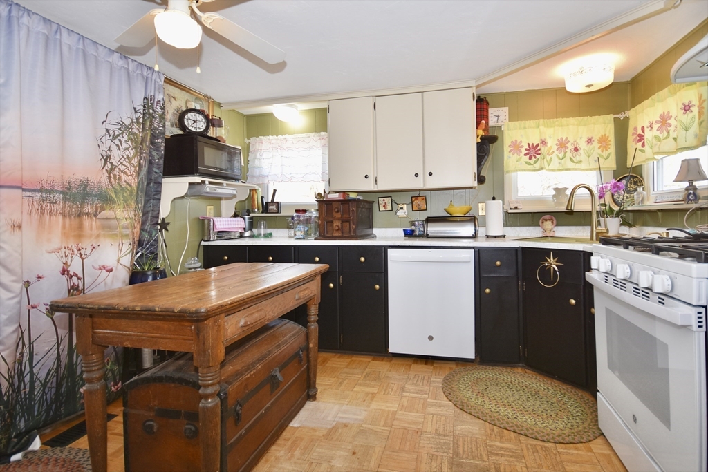 16 Francis Street Wareham, MA 02538 - Photo 7 of 24