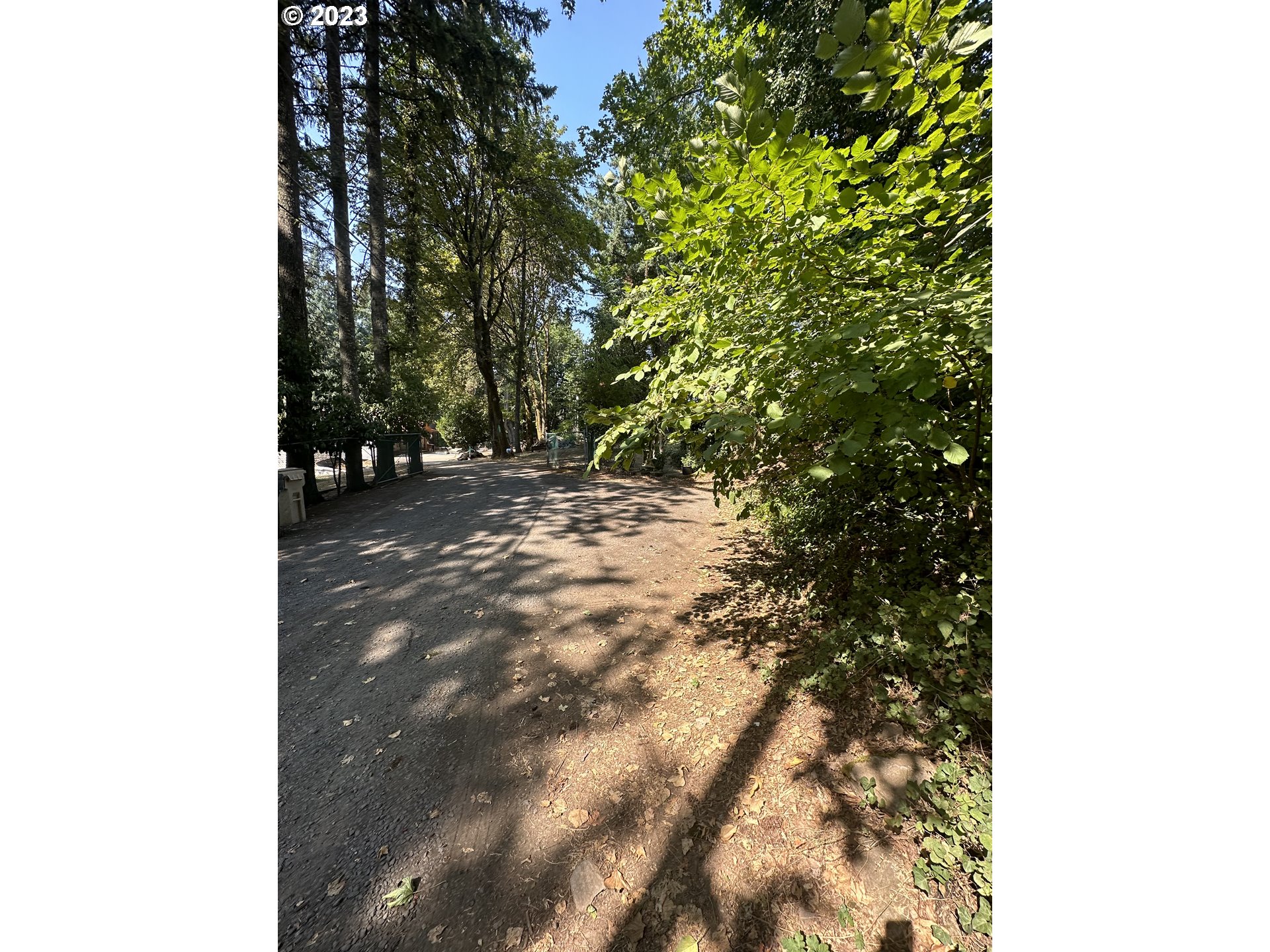 18815 Hilltop Road Lake Oswego, OR 97034 - Photo 5 of 26 Property Entrance