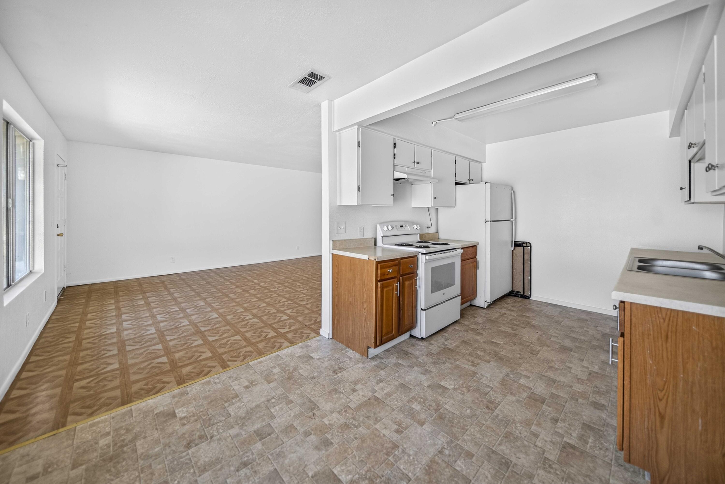 657 West Parlier Avenue Reedley, CA 93654 - Photo 6 of 17 shot-4 (5)