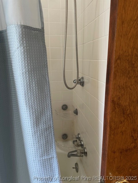 180 Castle Road Lumberton, NC 28358 - Photo 14 of 18 a bathroom with a shower