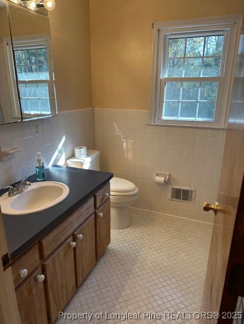 180 Castle Road Lumberton, NC 28358 - Photo 15 of 18 a bathroom with a sink toilet and mirror