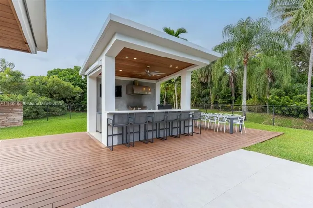 $3,150,000 | 10105 Southwest 71st Avenue, Pinecrest, FL 33156