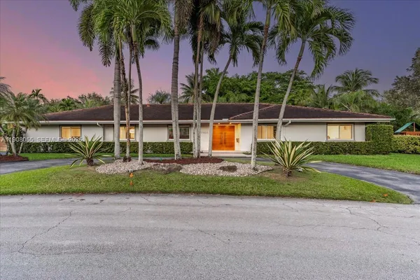 $2,995,000 | 10105 Southwest 71st Avenue, Pinecrest, FL 33156