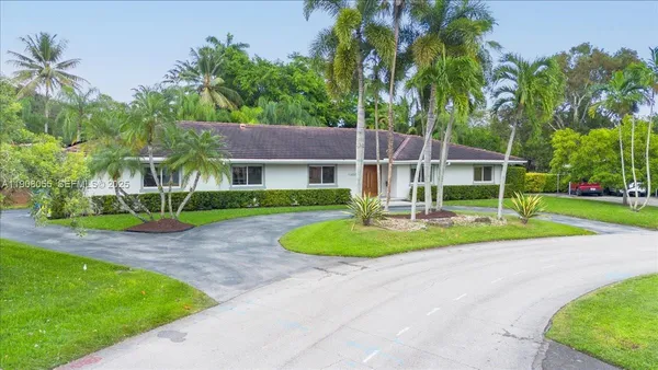 $2,995,000 | 10105 Southwest 71st Avenue, Pinecrest, FL 33156
