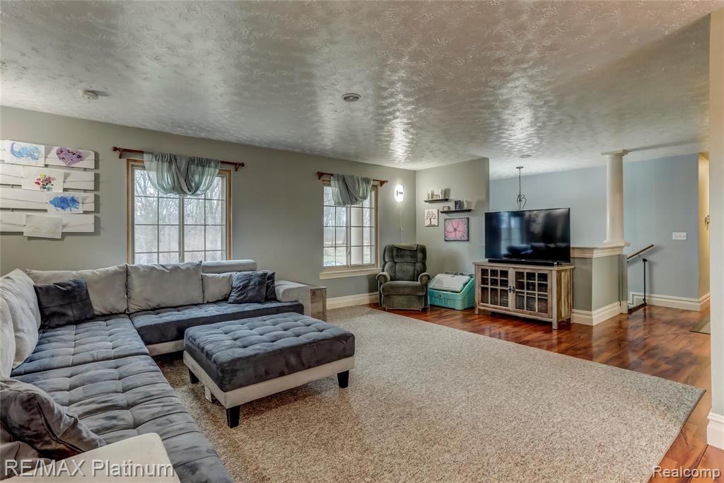 15580 Graves Road Pinckney, MI 48169 - Photo 5 of 29