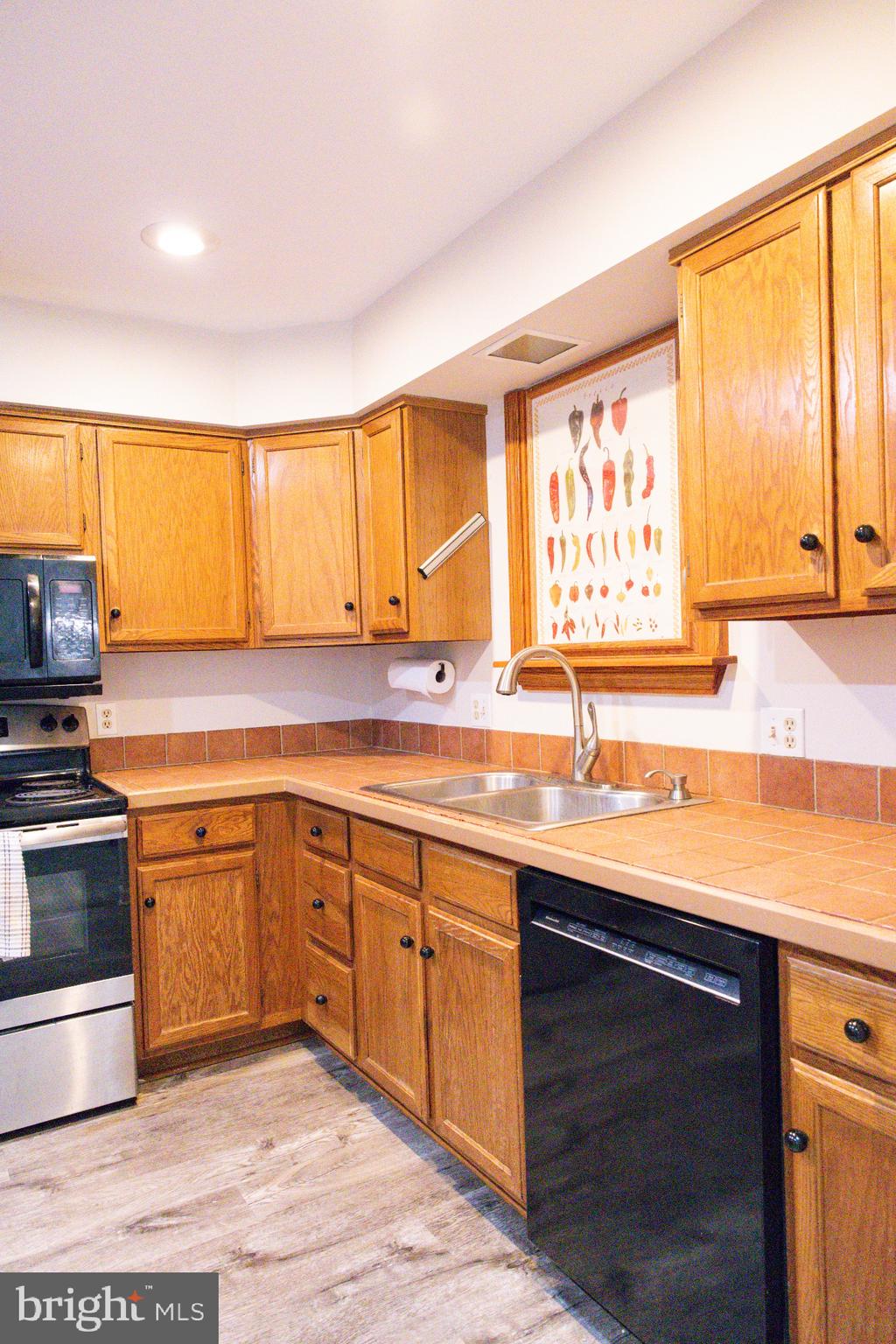 3213 Pinewyn Circle Lancaster, PA 17601 - Photo 8 of 30