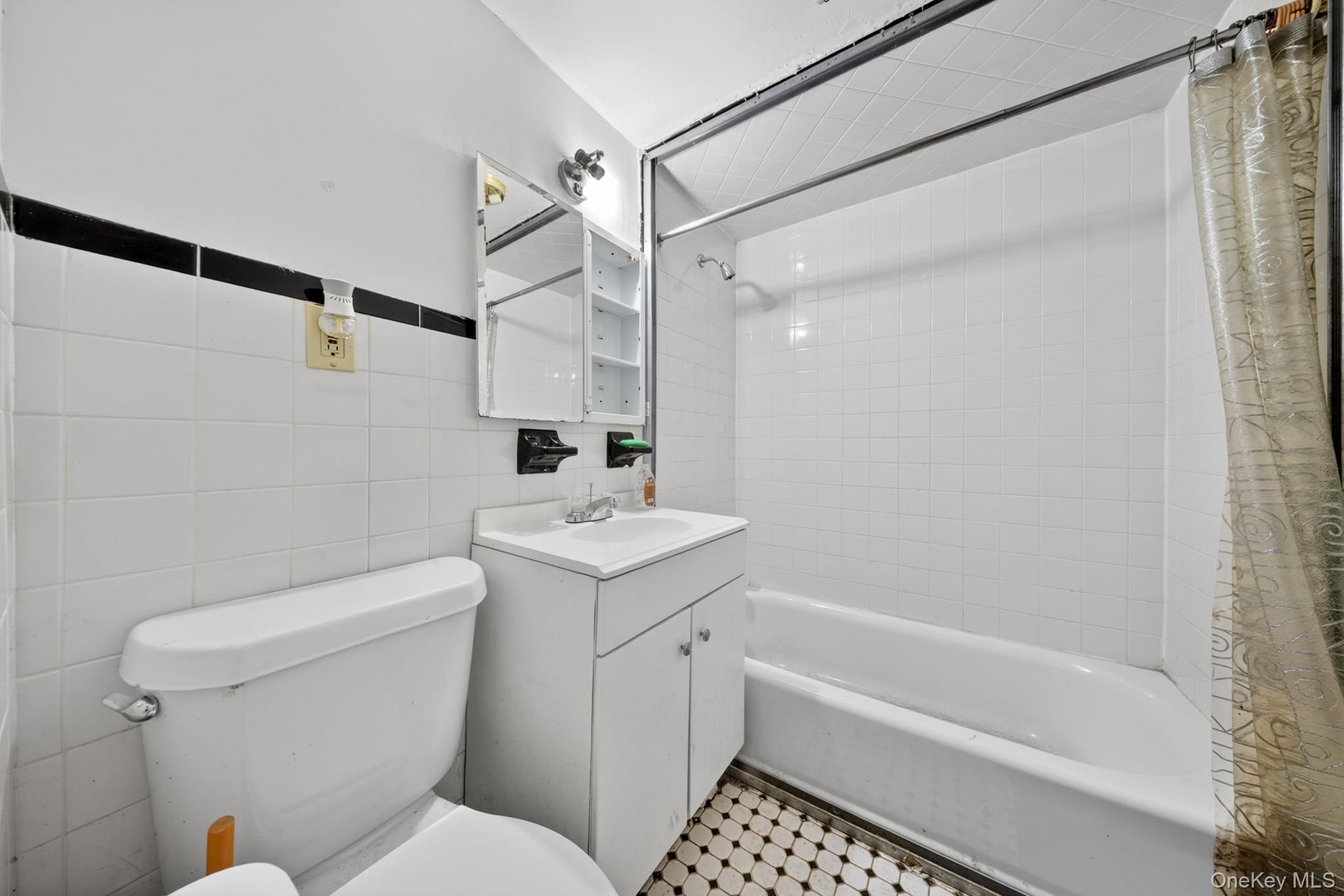 76-14 69th Road Queens, NY 11379 - Photo 24 of 28 Gallery Image 24