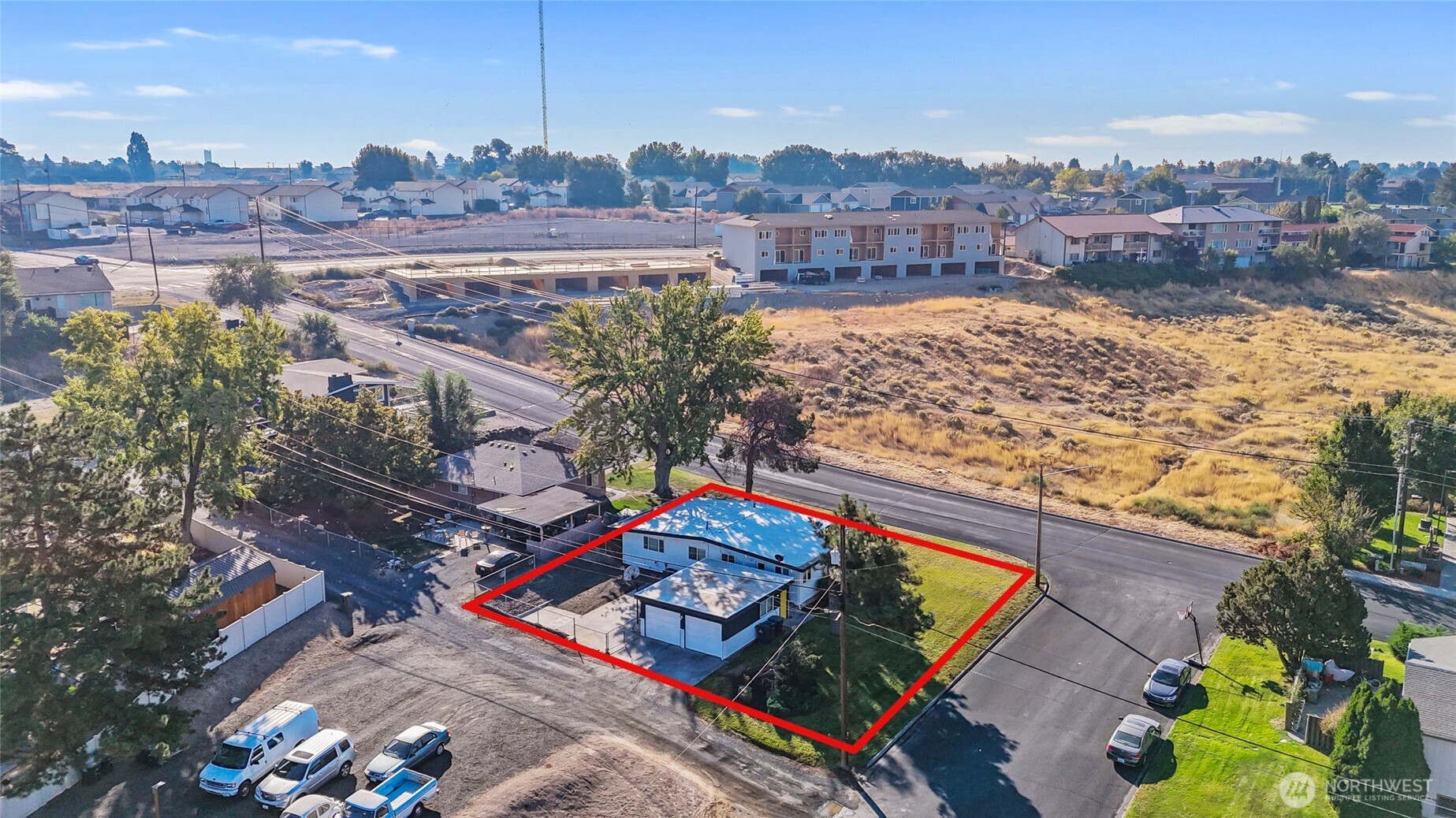 128 West Nelson Road Moses Lake, WA 98837 - Photo 2 of 37 a view of city and a lake