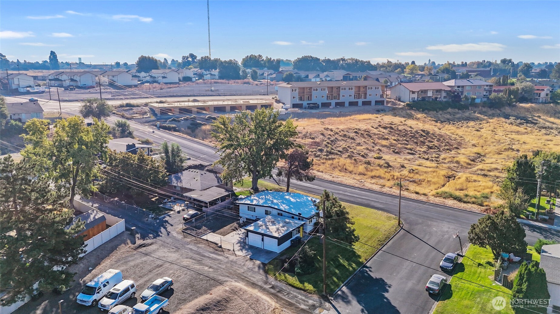 128 West Nelson Road Moses Lake, WA 98837 - Photo 31 of 37 a view of a city and a lake view