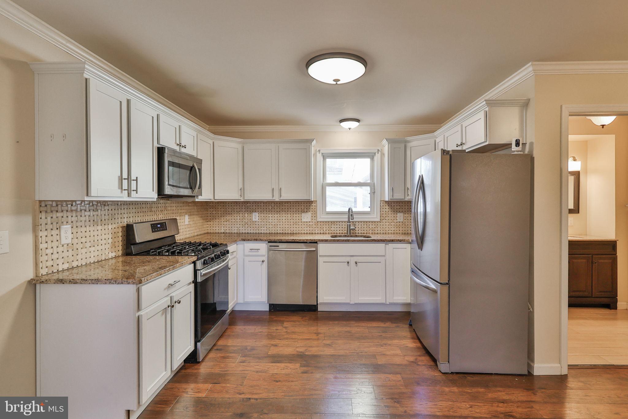2811 Kingsview Avenue Easton, PA 18045 - Photo 25 of 86 a kitchen with granite countertop a refrigerator stove top oven and sink