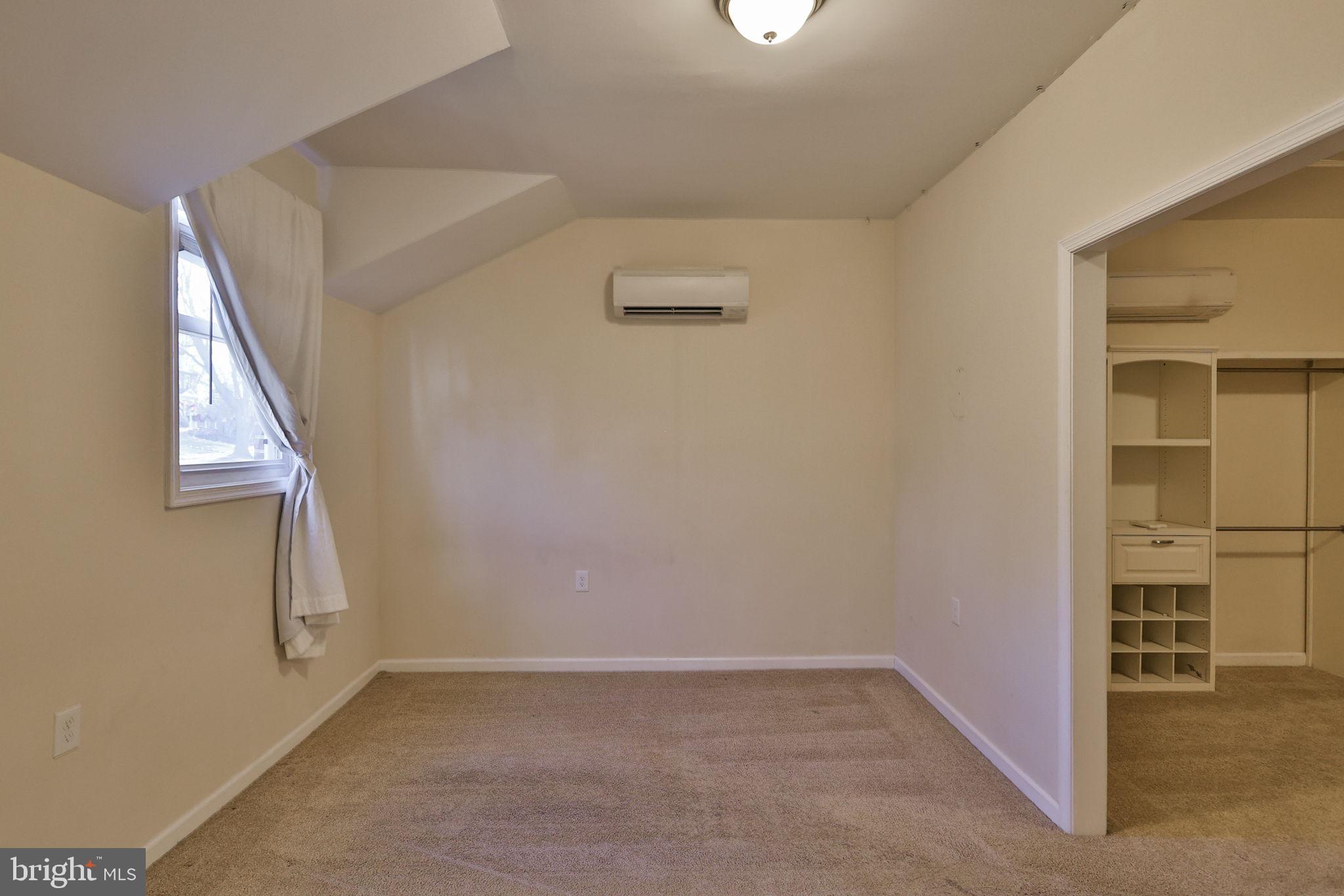 2811 Kingsview Avenue Easton, PA 18045 - Photo 39 of 86 an empty room with windows