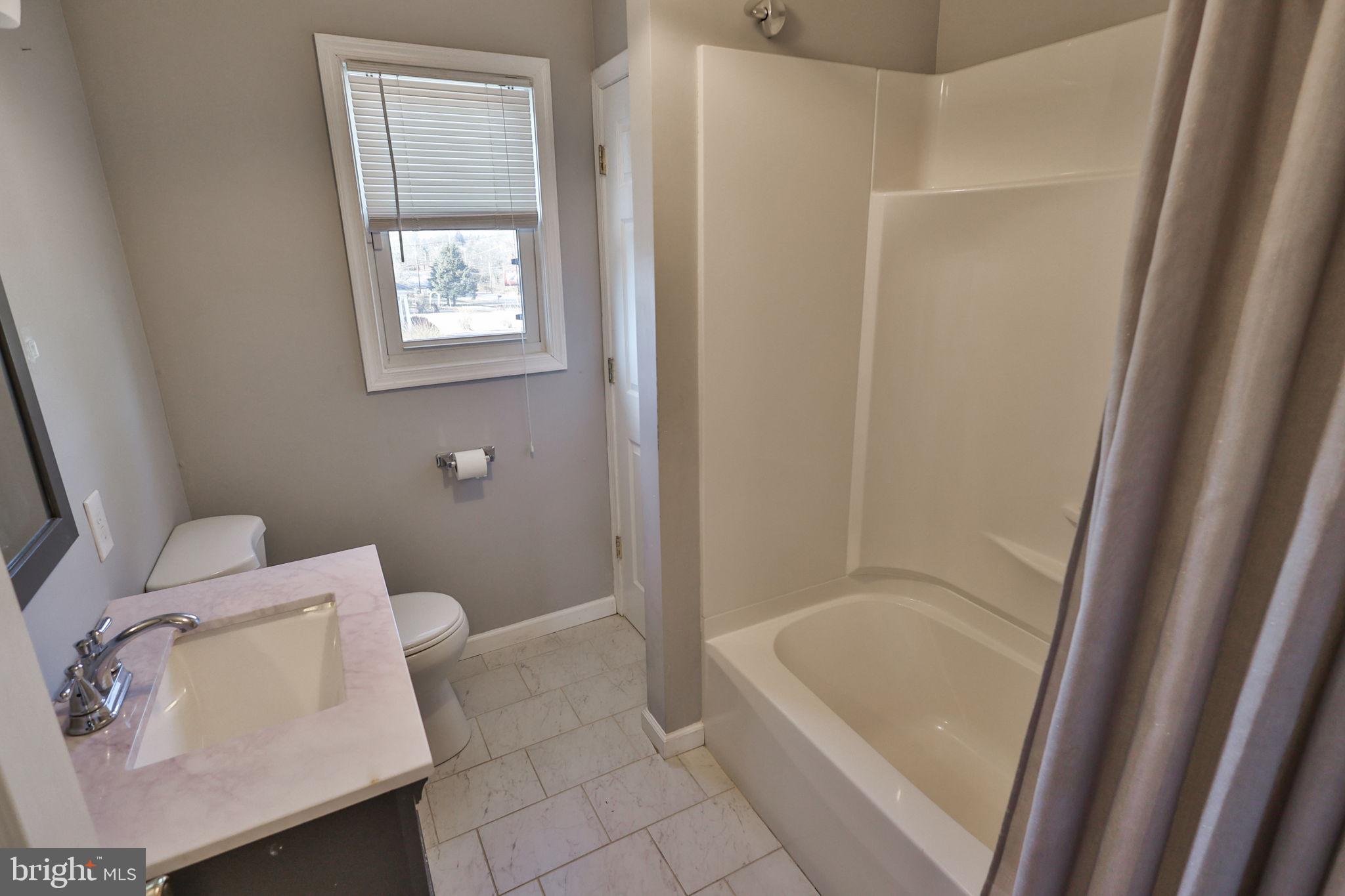 2811 Kingsview Avenue Easton, PA 18045 - Photo 63 of 86 a bathroom with a tub and sink