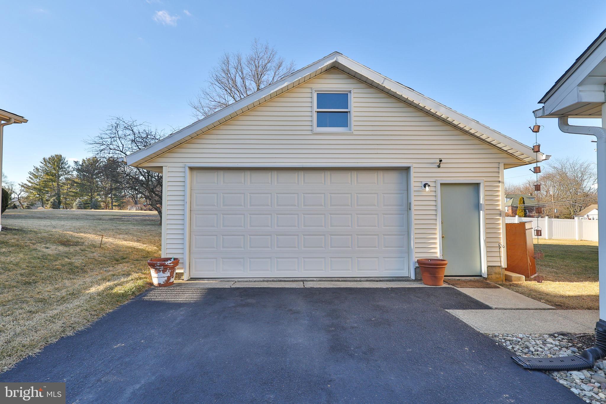 2811 Kingsview Avenue Easton, PA 18045 - Photo 86 of 86 a view of a house with backyard and garage