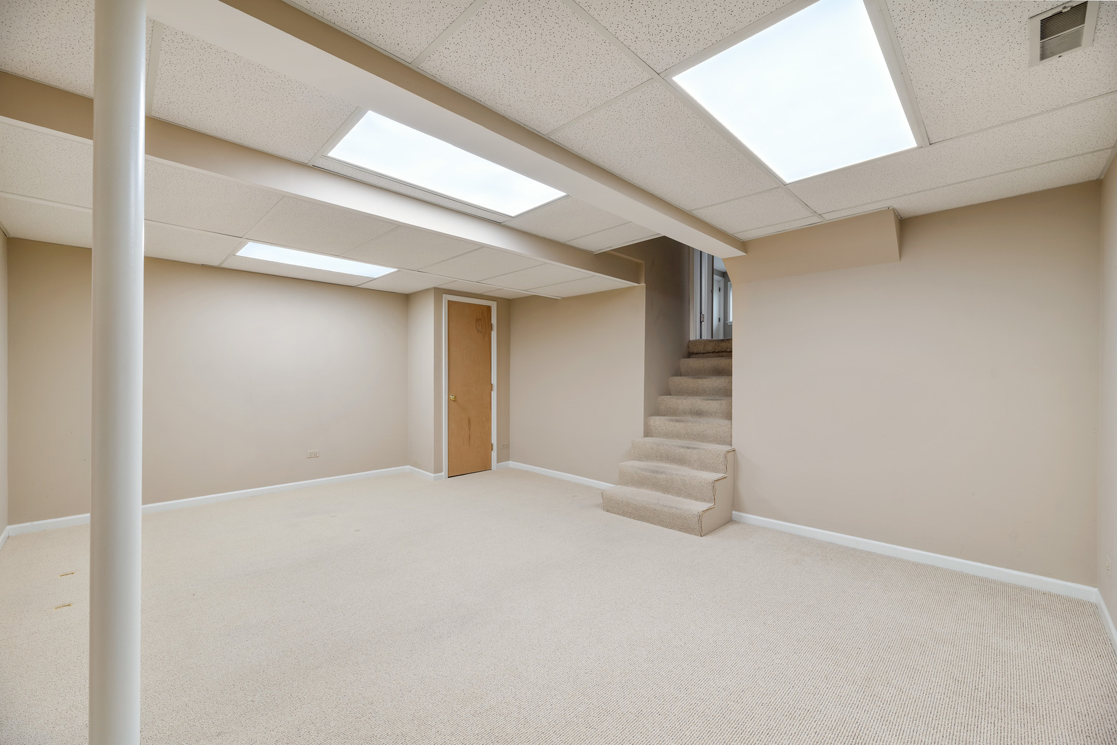 3231 Maple Leaf Drive Glenview, IL 60026 - Photo 22 of 36 a view of an empty room with a window