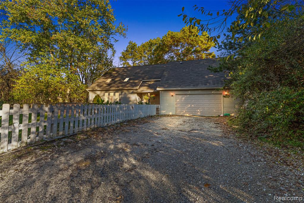 12266 Lillie Road Byron, MI 48418 - Photo 3 of 51 Gallery Image 3
