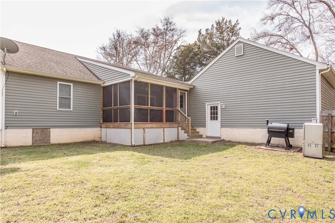 6720 River Road Petersburg, VA 23803 - Photo 25 of 29 Huge backyard with tons of privacy and screened in