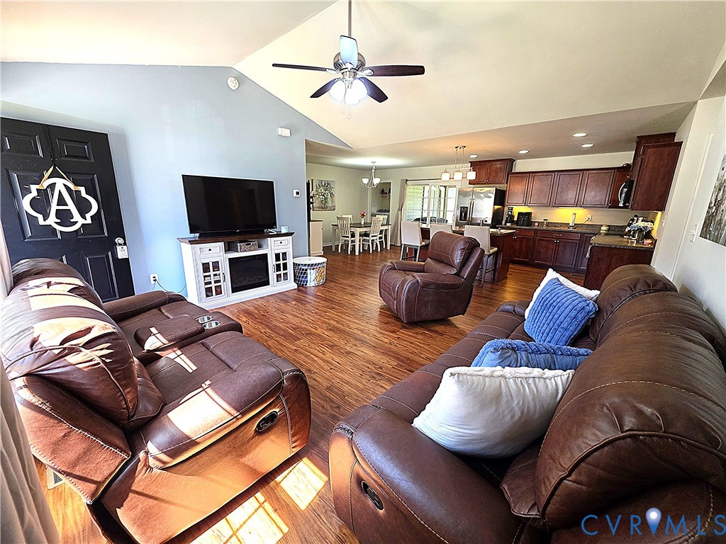 6720 River Road Petersburg, VA 23803 - Photo 5 of 29 Spacious living area