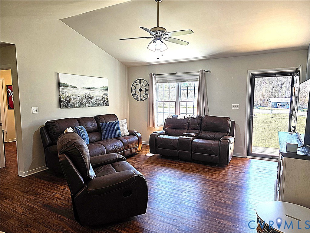 6720 River Road Petersburg, VA 23803 - Photo 6 of 29 Spacious living area