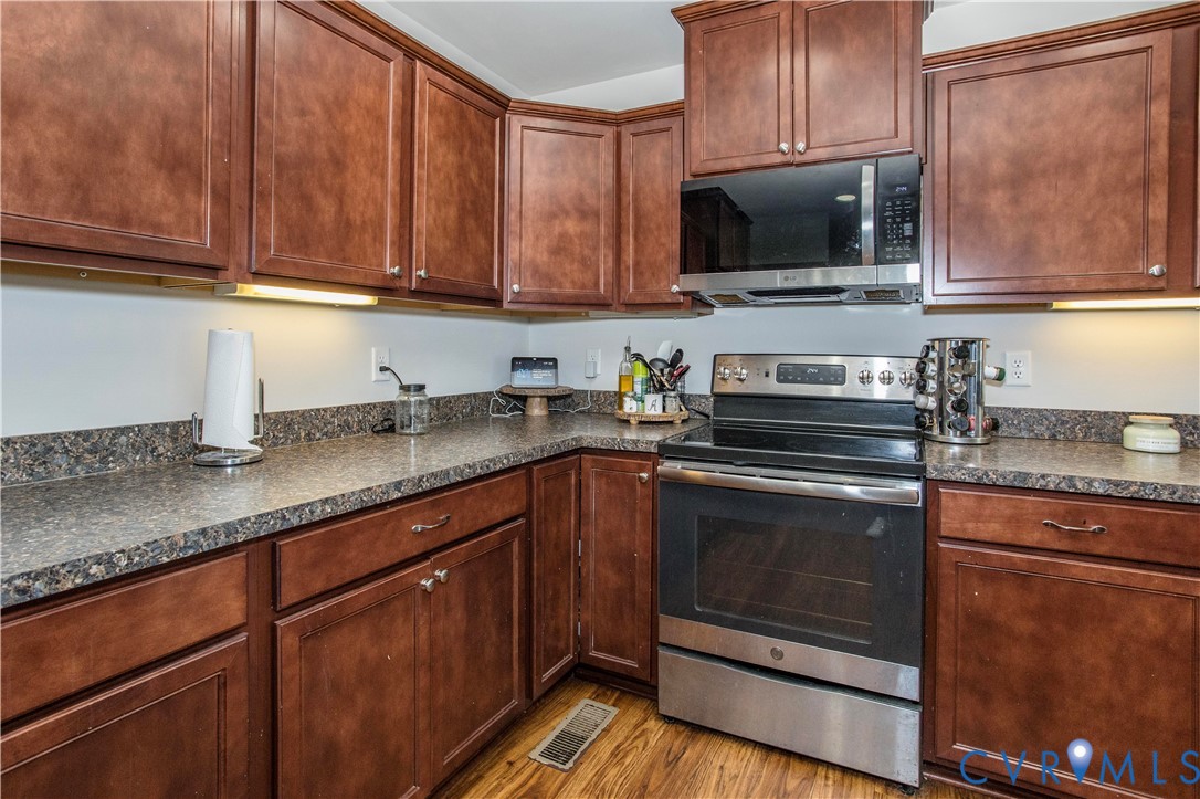 6720 River Road Petersburg, VA 23803 - Photo 8 of 29 Stainless steel appliances and beautiful cabinetry