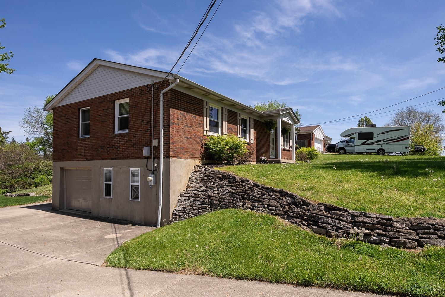 6428 Thompson Road Cincinnati, OH 45247 - Photo 3 of 62