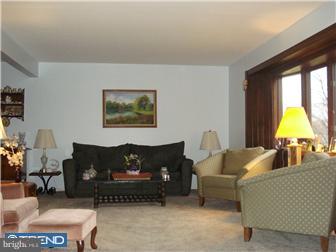 103 Arbor Road Cinnaminson, NJ 08077 - Photo 3 of 9 Living Room