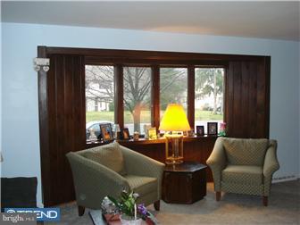 103 Arbor Road Cinnaminson, NJ 08077 - Photo 4 of 9 Living Room