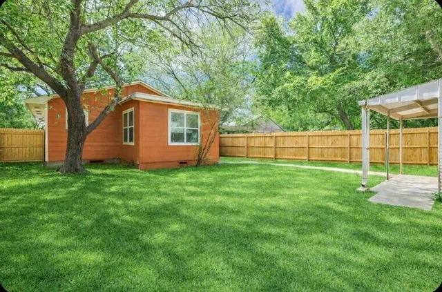 $2,000 | 157 West Purnell Street, Lewisville, TX 75057